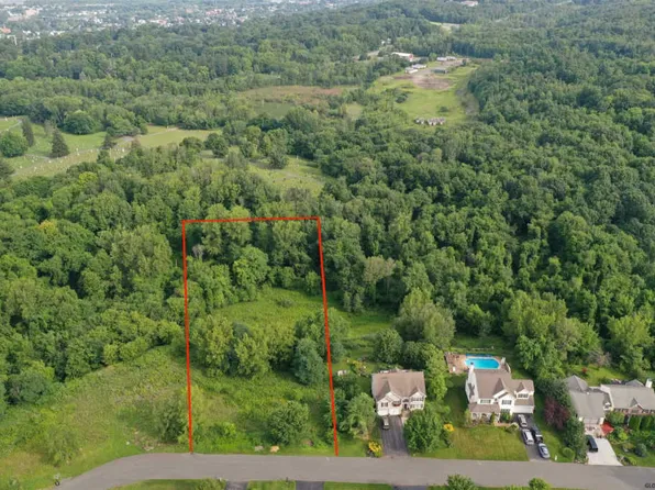 12 Stone Arabia Dr, Troy, NY 12180