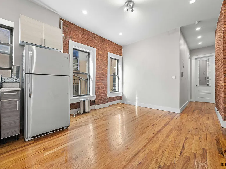 61-36 Woodbine St #1R — Photo 4