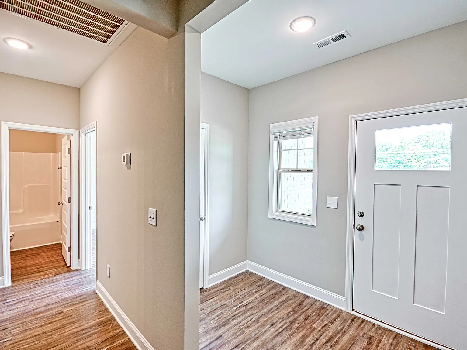 3 bed, 1453 sqft, $1,900 — Photo 2