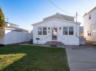 55 Alhambra Rd, Massapequa, NY 11758