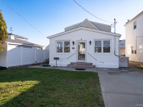 55 Alhambra Road, Massapequa, NY 11758