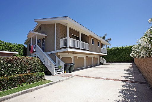 2nd image of 140 Albert Pl #B