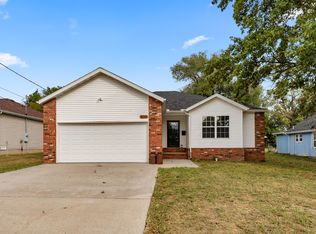 829 E Locust Street, Bolivar, MO 65613