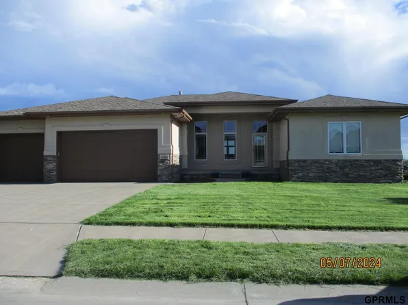 12809 Deer Creek Dr, Omaha, NE 68142