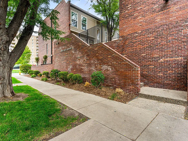 805 E 7th Ave #1 — Photo 31
