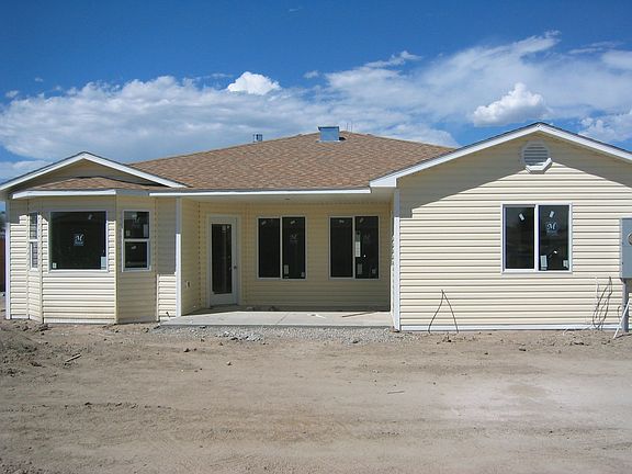 BACK OF HOUSE W/ COVERED PATIO
