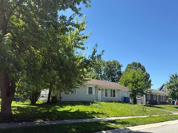 3rd image of 742 Governor Rd