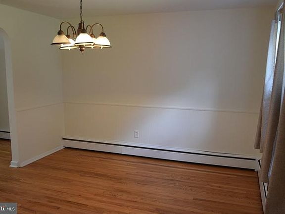 3rd image of 107 1/2 Villa Pl