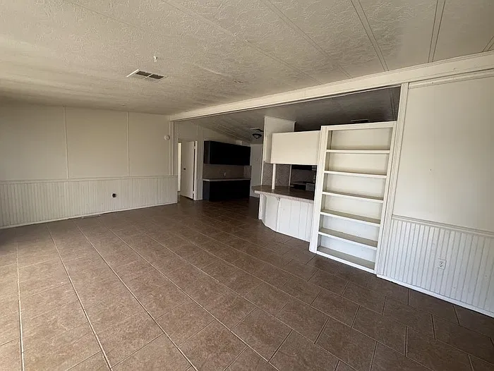 4 bed, 2.0 bath, 1352 sqft, $1,895 — Photo 4
