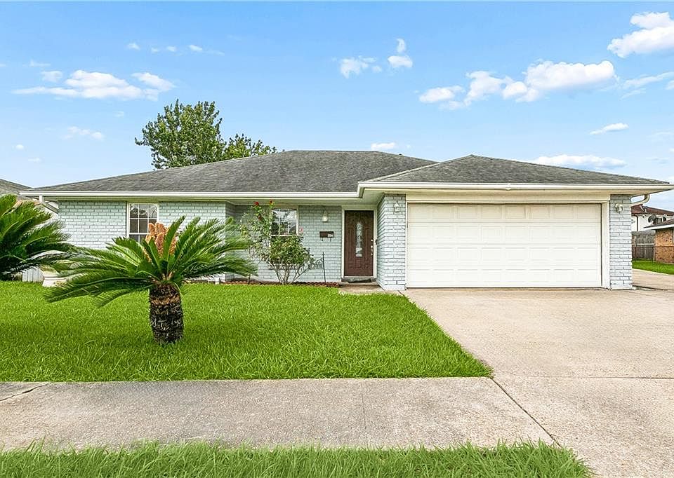 1st image of 204 Willowbrook Dr