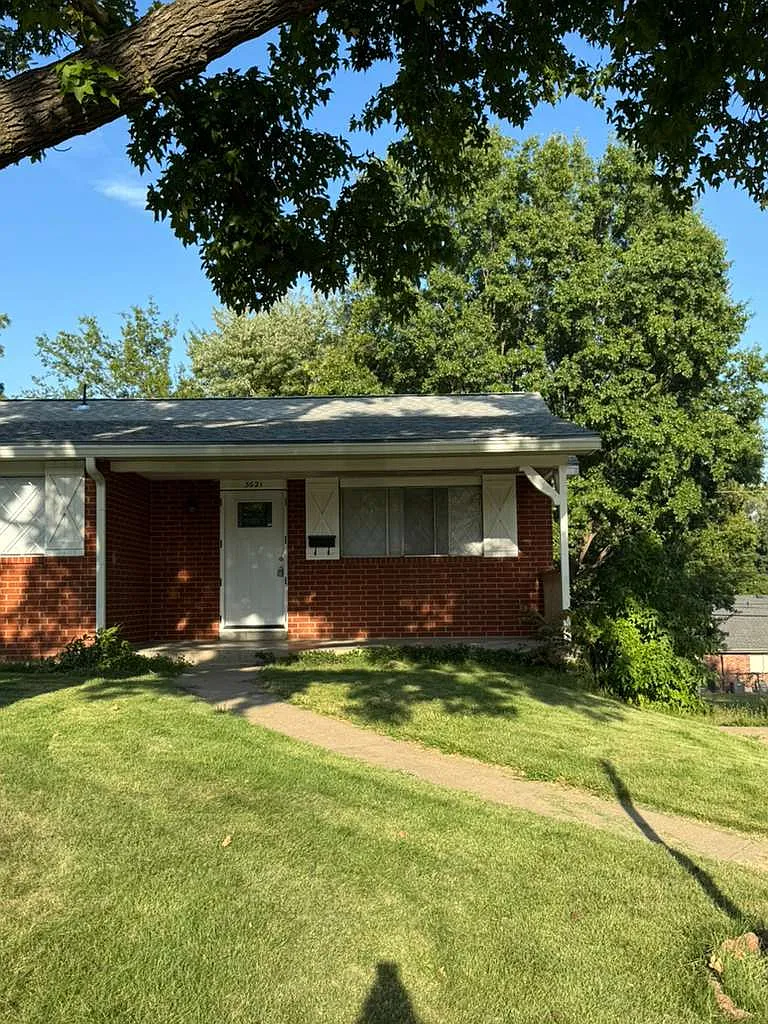 2 bed, 849 sqft, $1,325 — Photo 2