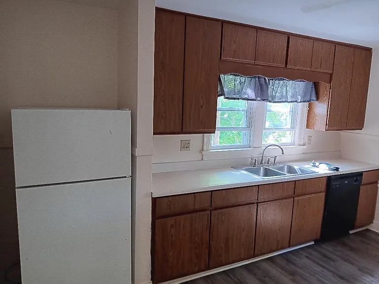 828 Richie Ave — Photo 10