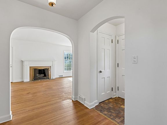 4th image of 511 Janalyn Cir