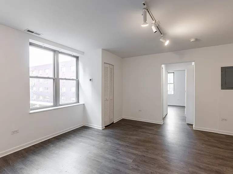 940 W Winona St #405 — Photo 7