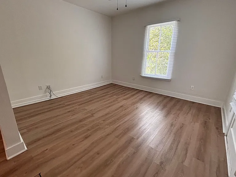 30 Sanford St — Photo 5