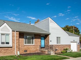 701 Claire Pointe Cir, Saint Clair Shores, MI 48081