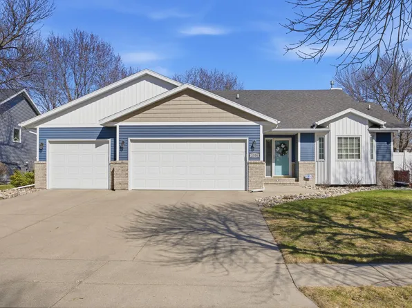 2504 33rd St S, Fargo, ND 58103