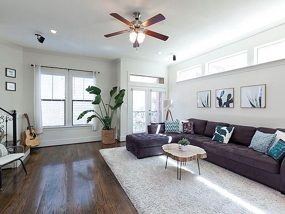 2nd image of 936 W 22nd St Unit D