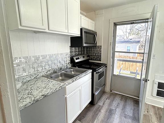 2nd image of 411 Oak St #B