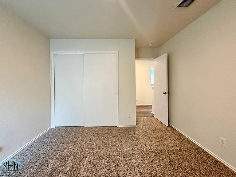 6 Bedford Bay — Photo 20