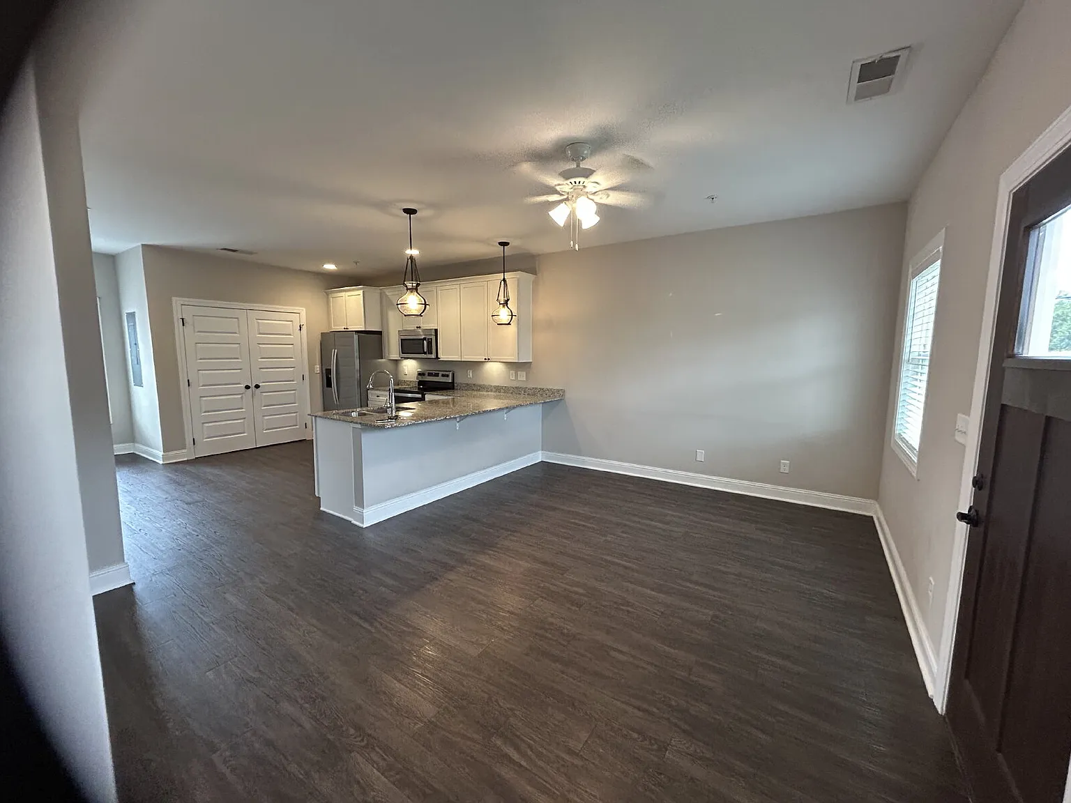 2 bed, 2.5 bath, 1142 sqft, $1,375 — Photo 1