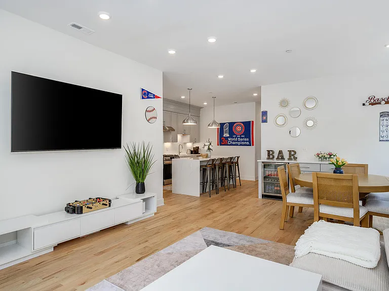 3615 N Wilton Ave #2 — Photo 10