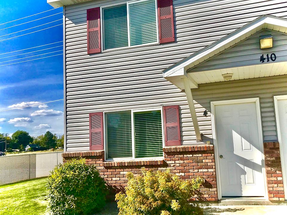 Highly desirable End Unit!
