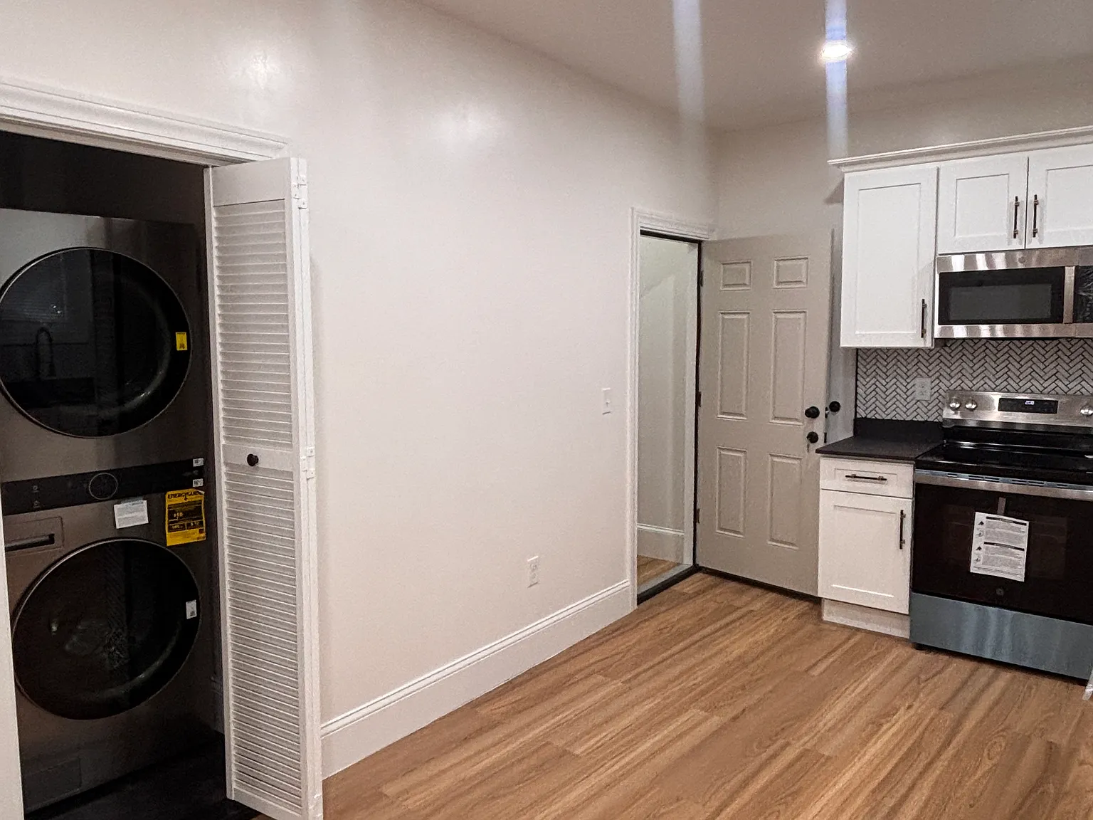 3 bed, 9999 sqft, $3,750 — Photo 2