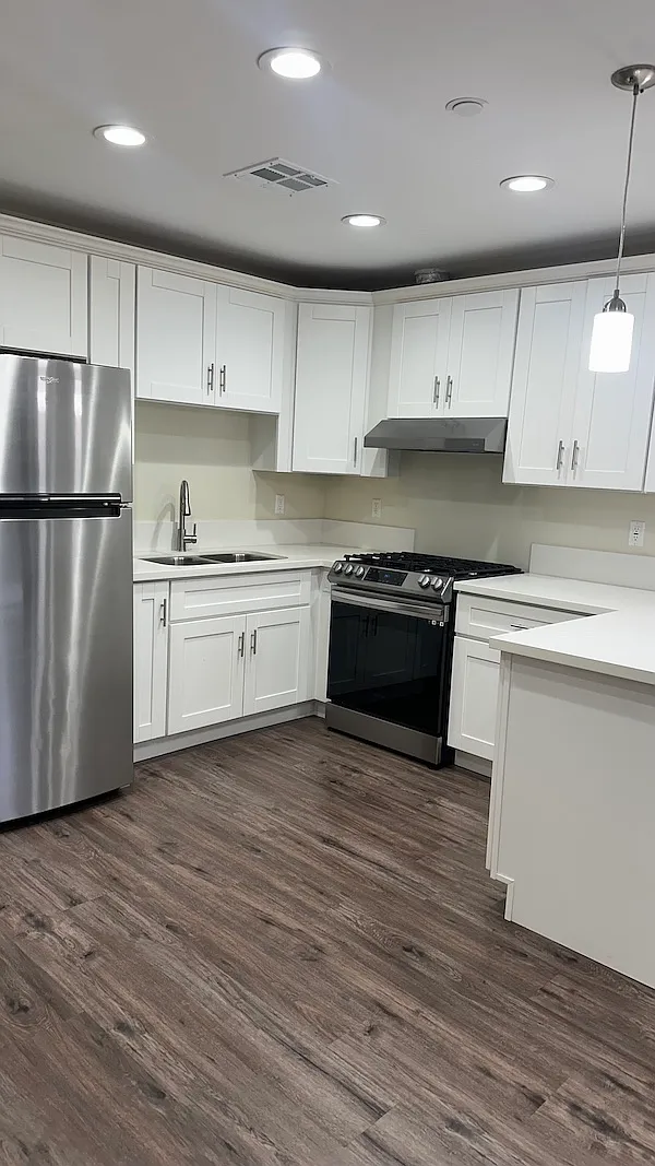 1 bed, 700 sqft, $1,950 — Photo 1