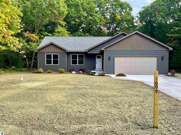 1699 Old Cabin Dr, Interlochen, MI 49643