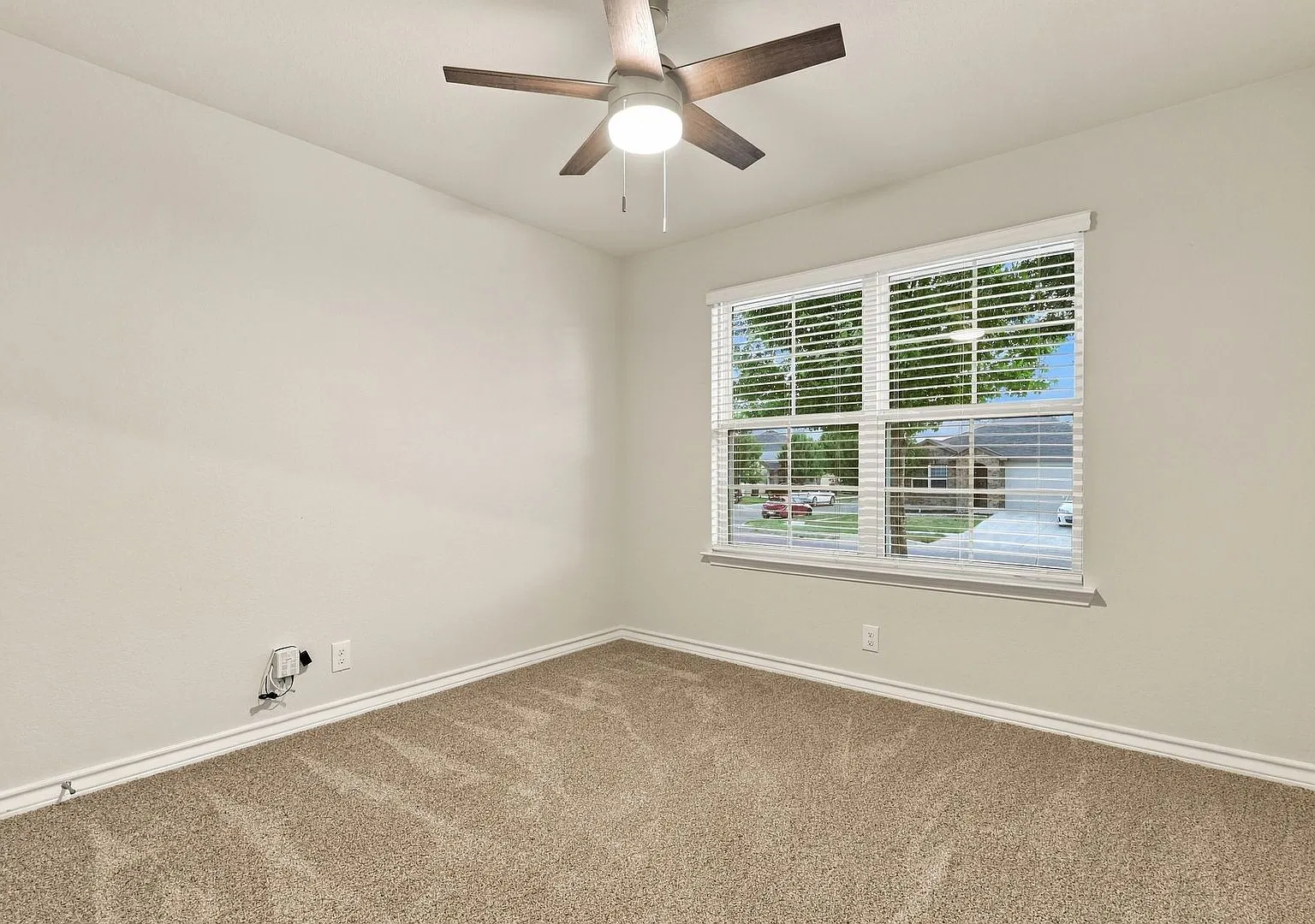Move-In Ready 4BR/2BA — Photo 4