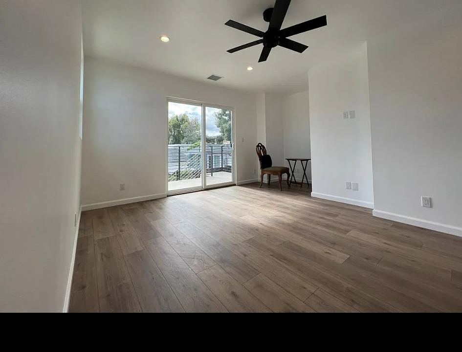 1st image of 23042 Saticoy St