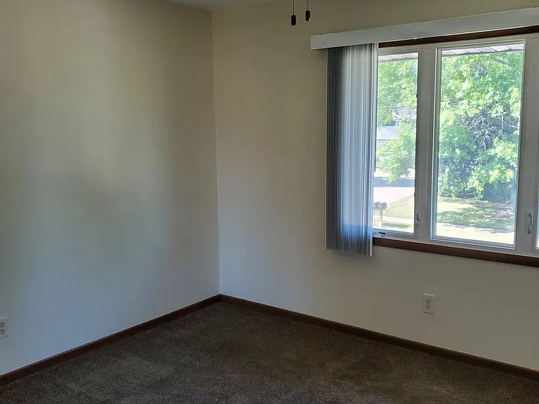3405 Winston Dr — Photo 9