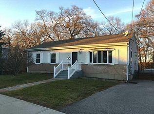 288 Aylsworth Ave, Woonsocket, RI 02895