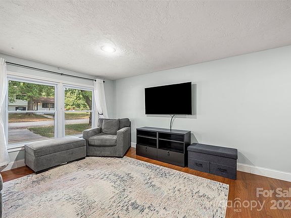 4th image of 546 Efird St
