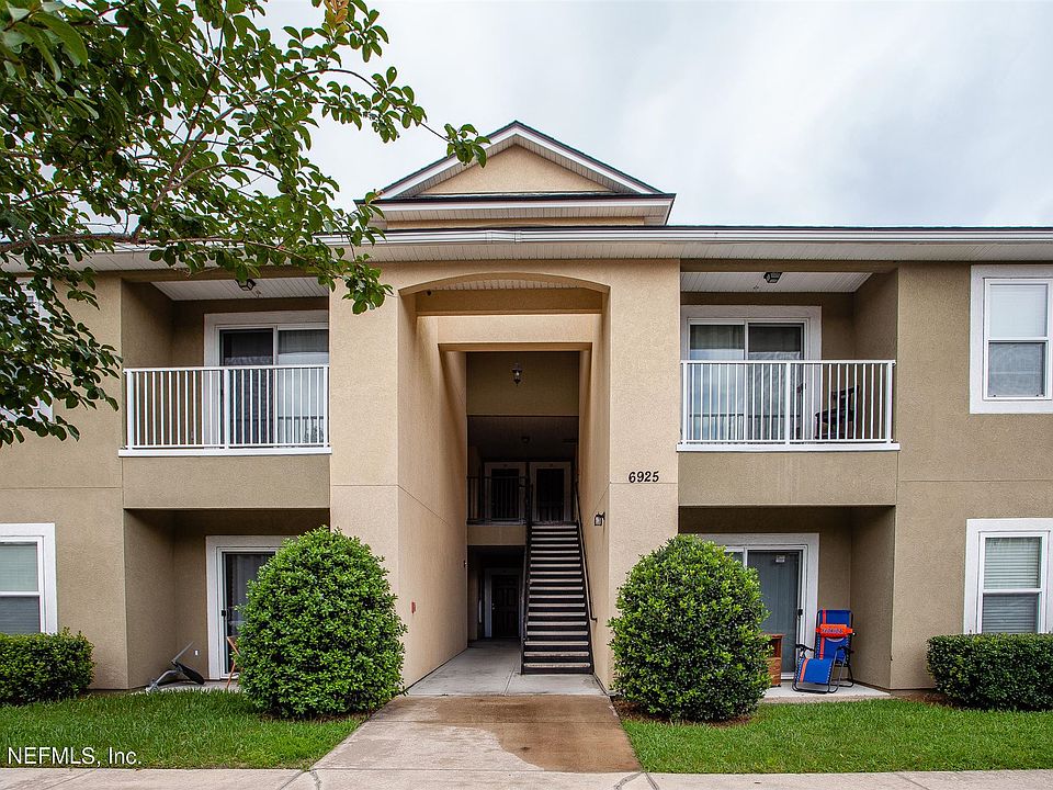 1st image of 6925 Ortega Woods Dr