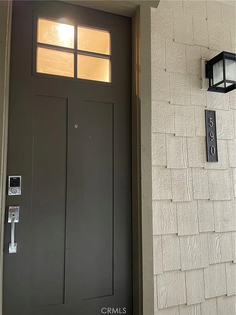 4 bed, 1960 sqft, $3,950 — Photo 3