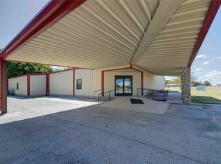 205 N Davis St, Chico, TX 76431