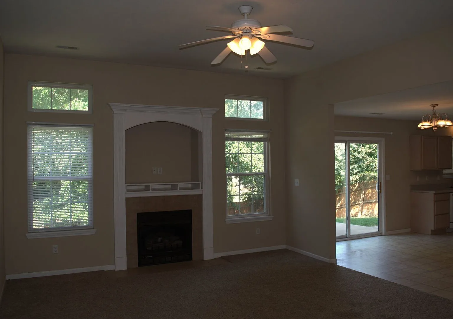 Nice 3 Bed 2.5 Bath House! — Photo 4