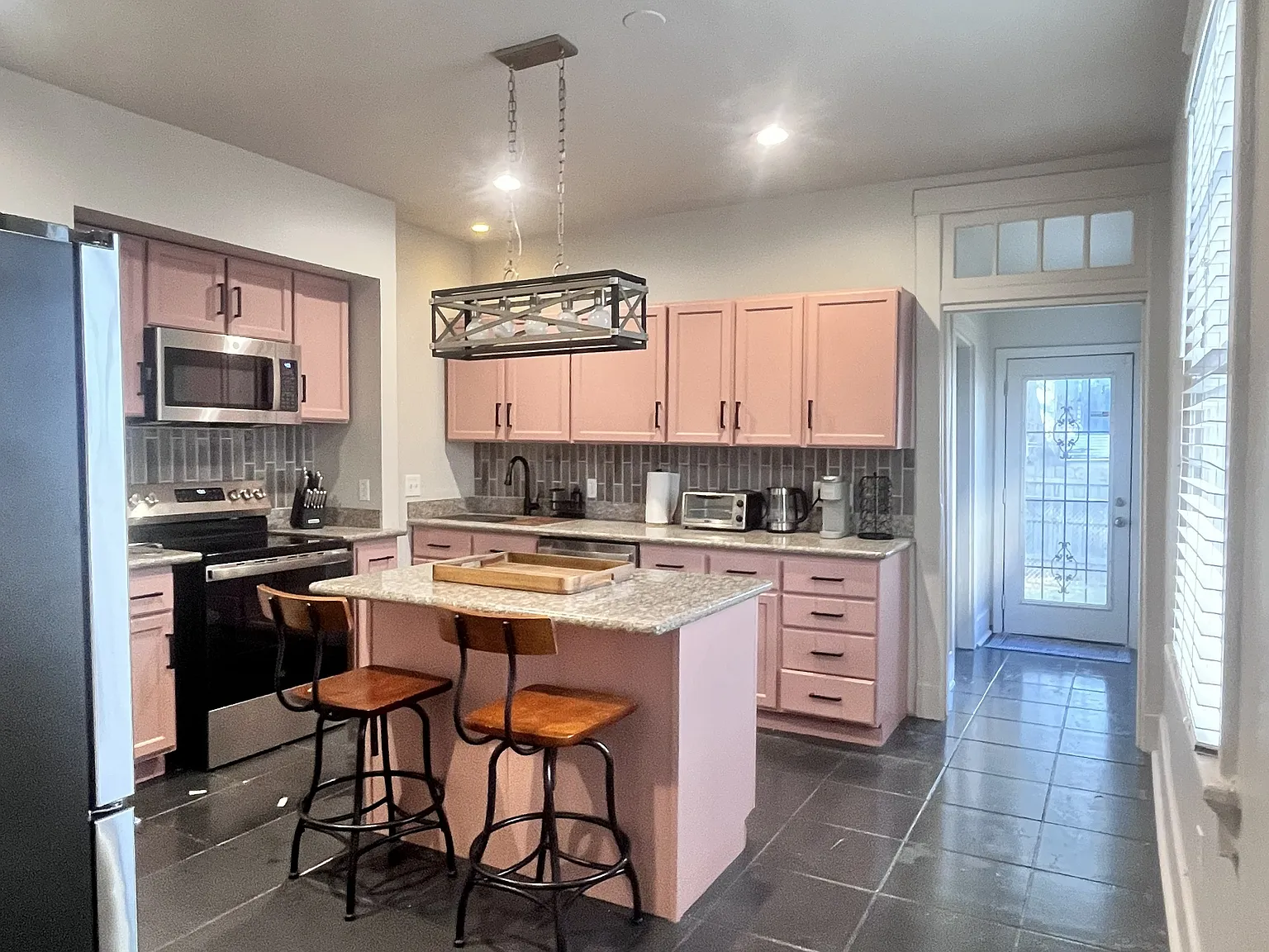 3 bed, 2.5 bath, 1900 sqft, $3,000 — Photo 4