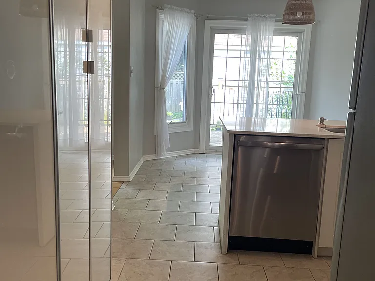 923 Attersley Dr — Photo 35