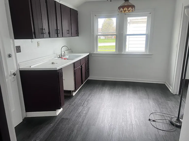 9808 Parkview Ave #2 — Photo 4