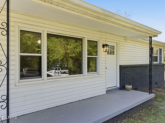 4th image of 2210 W Gilbert Ln