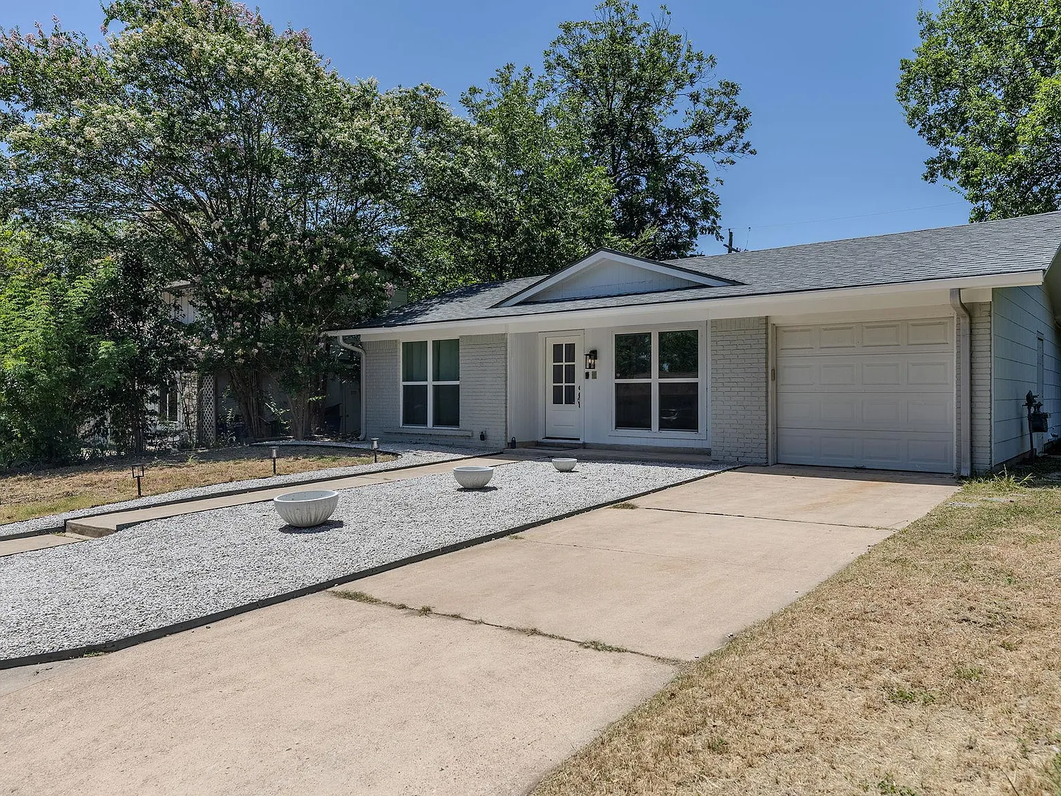 3 bed, 2.0 bath, 1452 sqft, $2,850 — Photo 3