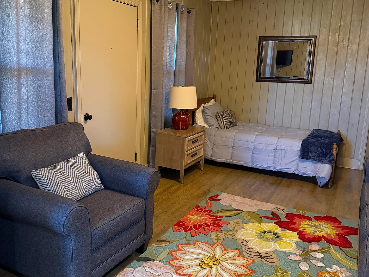 3 bed, 1100 sqft, $2,200 — Photo 4