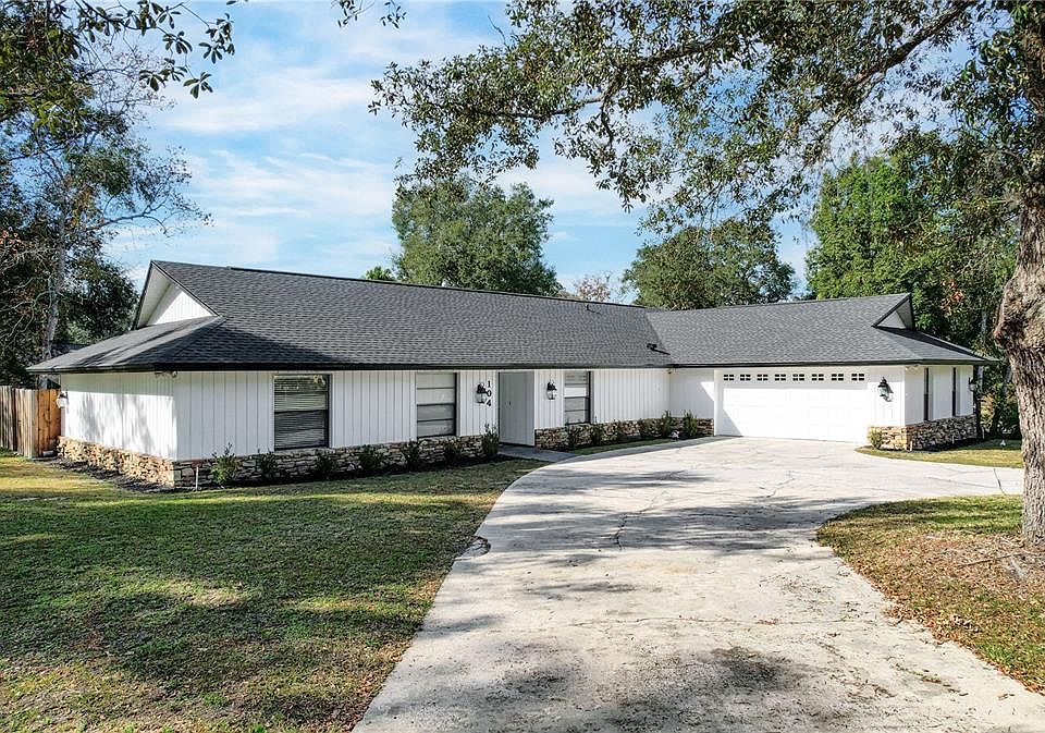 1st image of 104 CRESTWOOD DRIVE