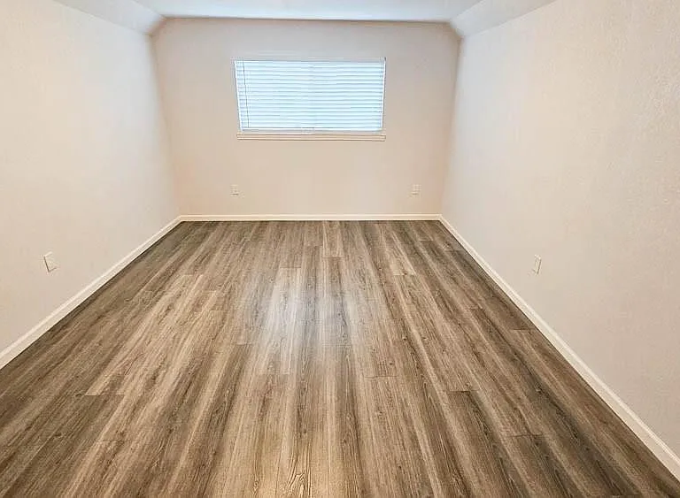 9327 Leader St — Photo 15