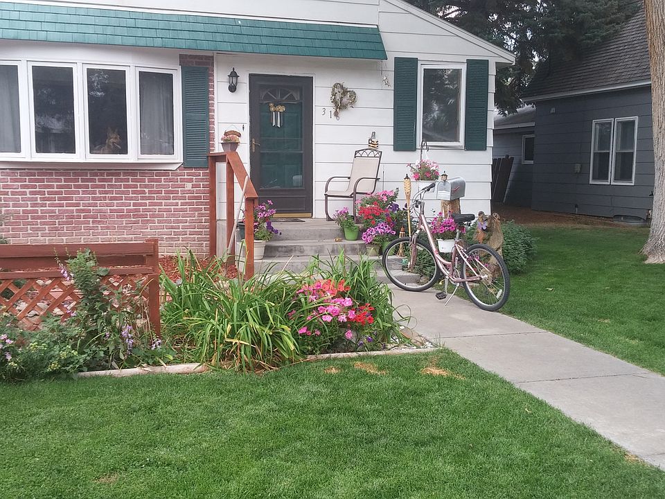 Fantastic curb appeal!
