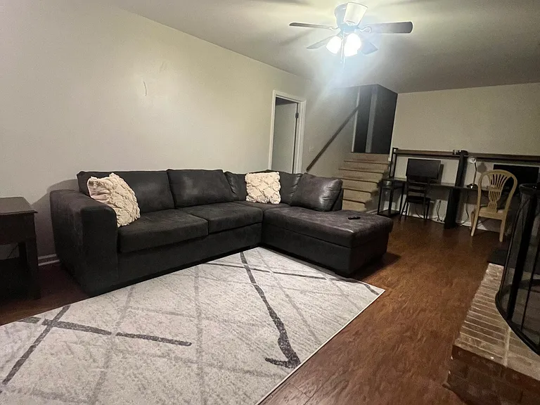 527 University Cir — Photo 11