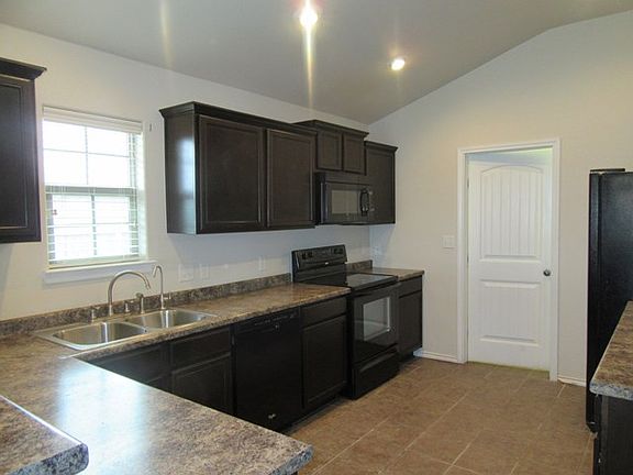 5th image of 9112 Holiday Dr